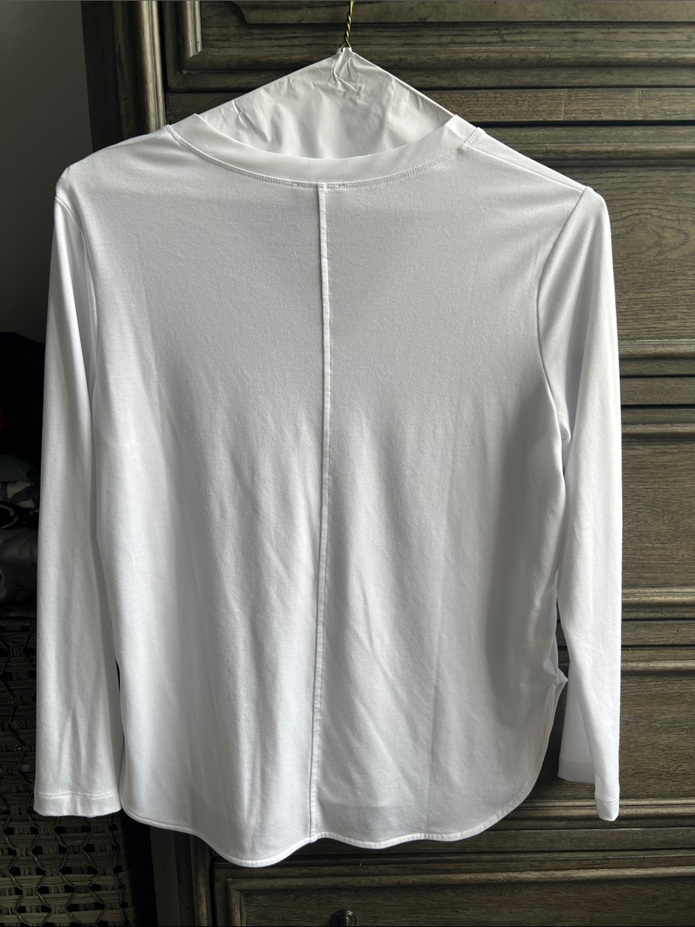 Lyssentials V-Neck Shell - Picture 4 of 4